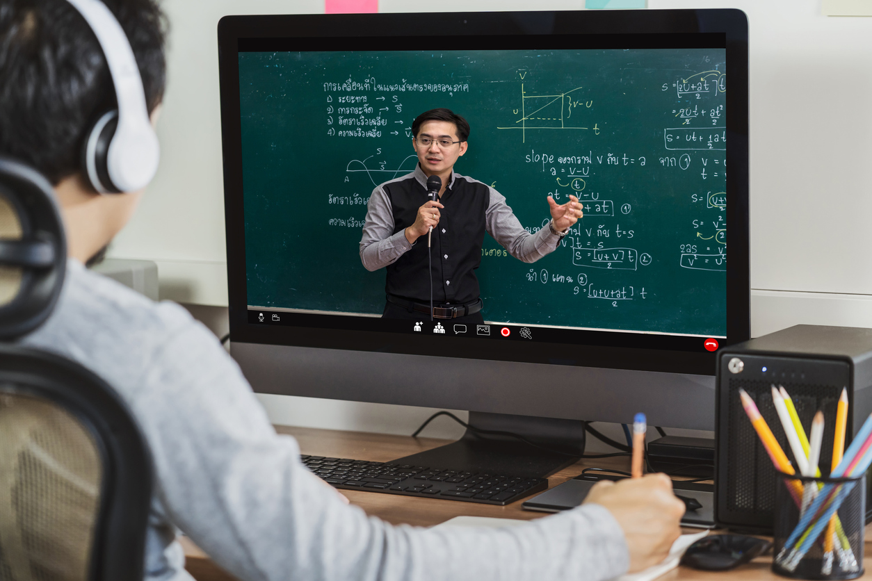 Organiser une classe virtuelle sur Zoom avantages, inconvénients et mode d’emploi.