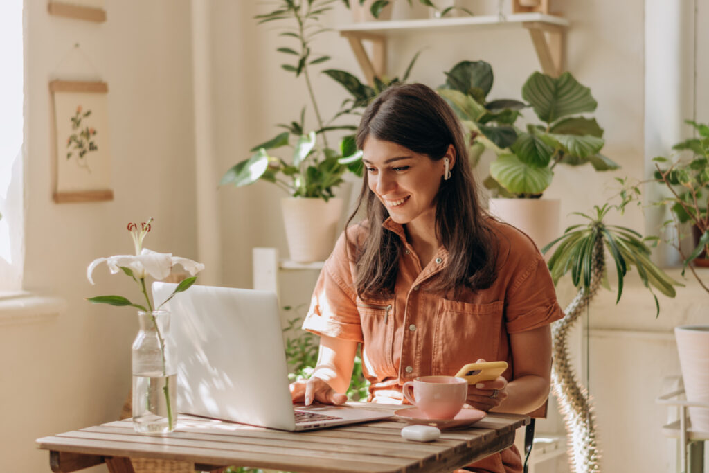 Le travail hybride vous permettra d'avoir des salariés plus autonomes, plus satisfaits et plus motivés.